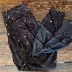 Womens athletic leggings